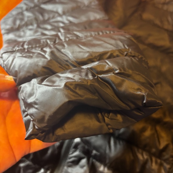 Black responsible down packable hooded puffer jacket NWT - Picture 4 of 13